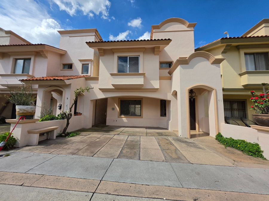 Casa para comprar en Villa California, Tlajomulco (4 rec. · 180 m²)