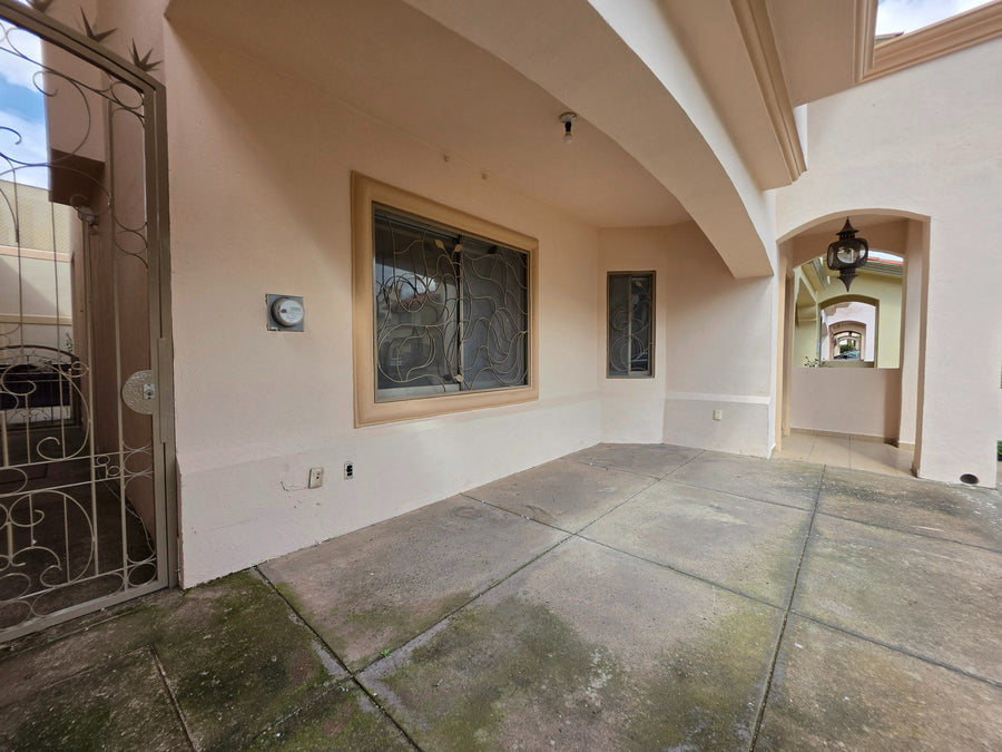 Casa para comprar en Villa California, Tlajomulco (4 rec. · 180 m²)
