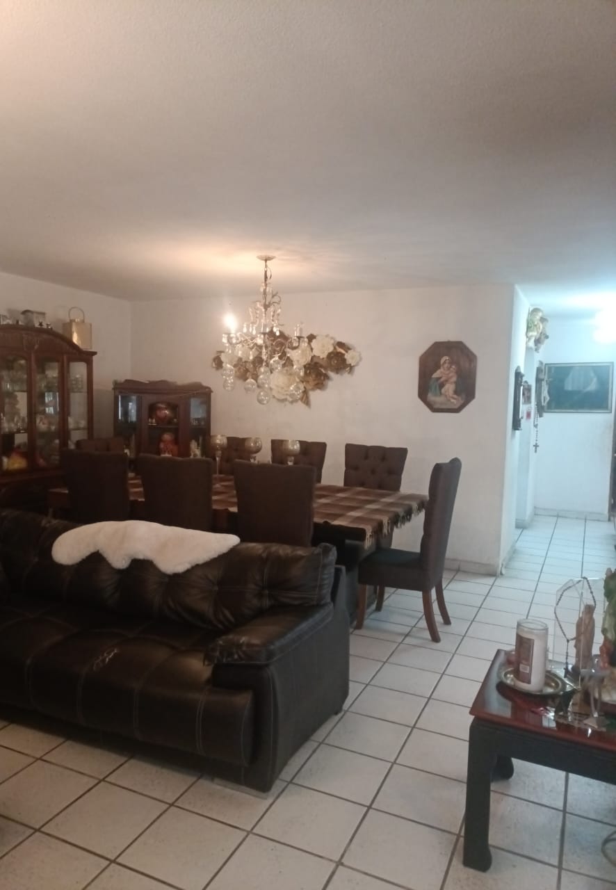 Casa para comprar en Zona Centro, Saltillo (4 rec. · 233 m²)