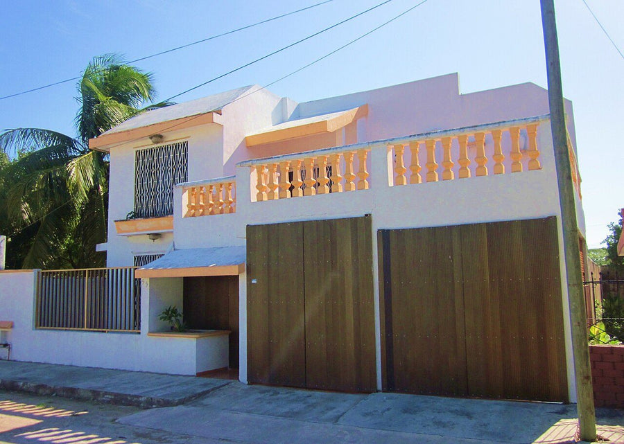 Casa de 4 recámaras en venta en Lienzo Charro, Fresnillo | 4 rec., 215 m²